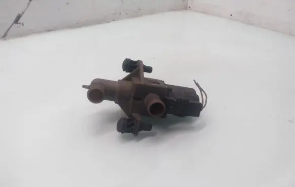 Mercedes-Benz Vito Viano W638 Coolant heater control valve 0018300684