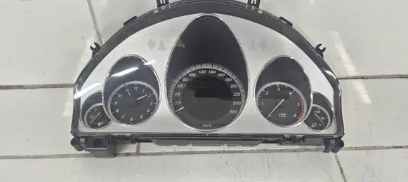 Mercedes-Benz E W212 Speedometer (instrument cluster) A2129004113 2129014002 A2C33061800