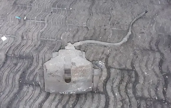 Volkswagen PASSAT B7 Front brake caliper 581