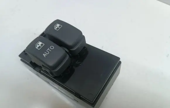 Hyundai Getz Electric window control switch 935701C010
