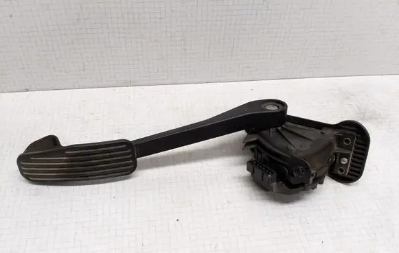 Volvo V70 Accelerator throttle pedal 9496822