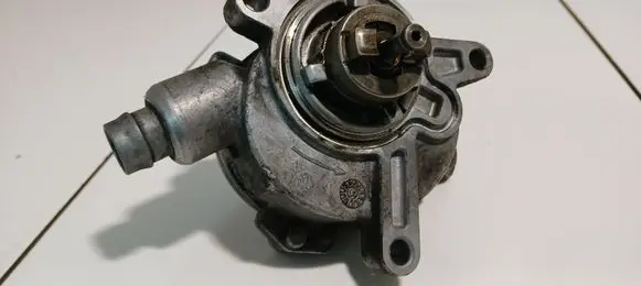 Volvo XC90 Vacuum pump 08699237