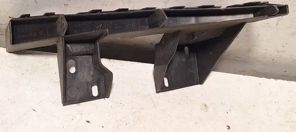 Audi Q7 4L Front bumper mounting bracket 4L0807334A