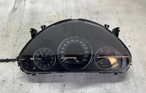 Mercedes-Benz E W211 Speedometer (instrument cluster) A2115400848