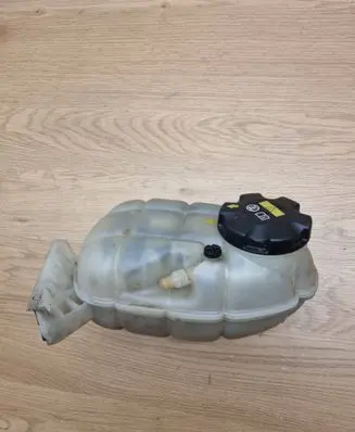 BMW 4 F32 F33 Coolant expansion tank/reservoir 7642160 7642760 1300302