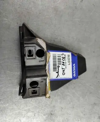 Volvo C70 Front bumper mounting bracket 8620371