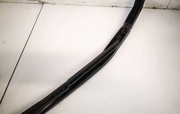Front wiper blade arm
