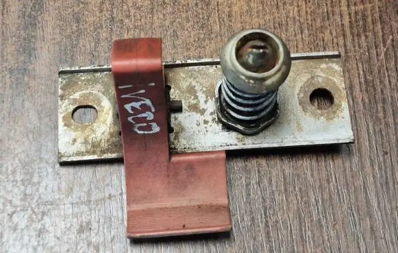 Iveco Daily 3rd gen Engine bonnet/hood lock/latch loop/hook 3804437