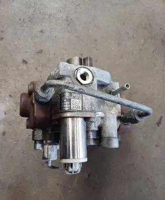 Toyota Avensis T270 Fuel injection high pressure pump 221000R040