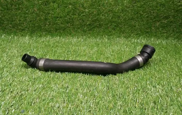 Mercedes-Benz E W211 Engine coolant pipe/hose ZGS002