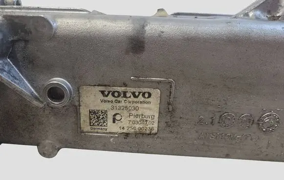 Volvo V70 EGR valve cooler 31325030 70304902 50276422