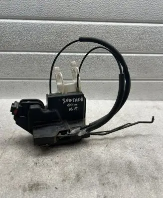 Hyundai Santa Fe Coupe door lock (next to the handle) 