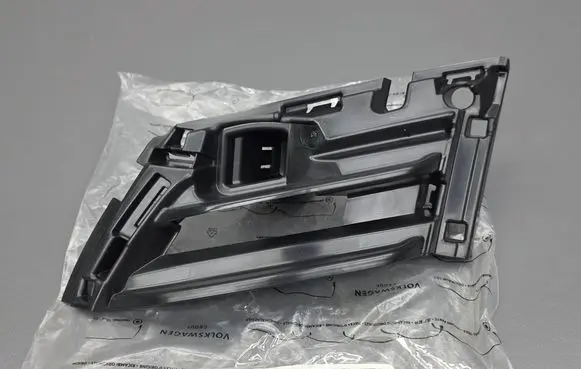 Skoda Octavia Mk3 (5E) Front bumper upper radiator grill 5E0807724A