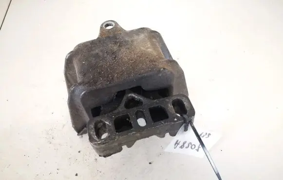 Skoda Octavia Mk1 (1U) Engine mount bracket 1j0199555