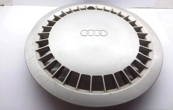Audi 100 200 5000 C3 R14 wheel hub/cap/trim 443601147A 15494