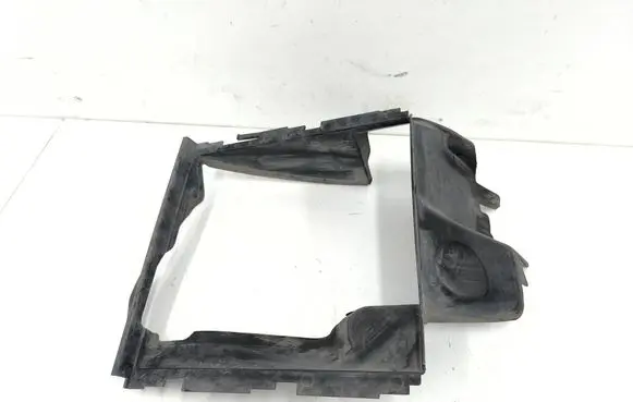 Audi Q7 4L Intercooler air channel guide 4L0117336F