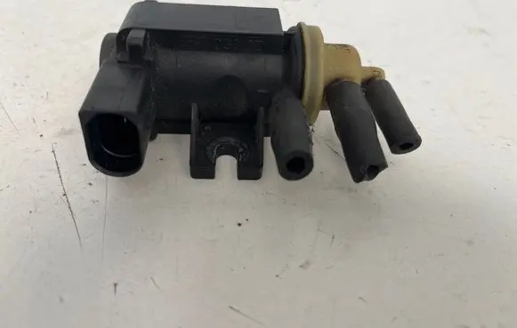Volkswagen Tiguan Turbo solenoid valve 1K0906627B
