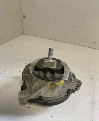 Engine mount bracket