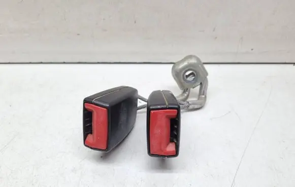 Volkswagen PASSAT B6 Rear seatbelt buckle 3C0857739B