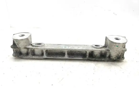 Volvo XC40 Engine mounting bracket 32222102 8888765997