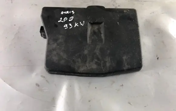 Toyota Auris 150 Fuse box cover 8266202210