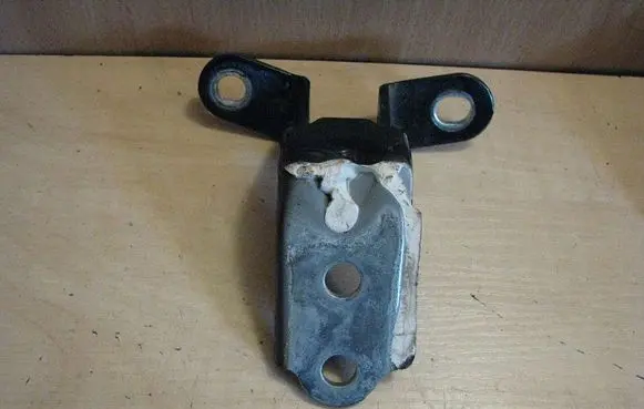 KIA Ceed Rear door lower hinge 793102E000