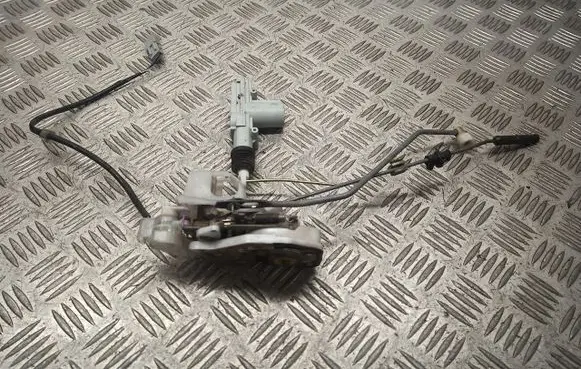 Honda CR-V Front door lock 