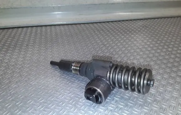 Seat Leon (1P) Fuel injector 03G130073G 0414720404
