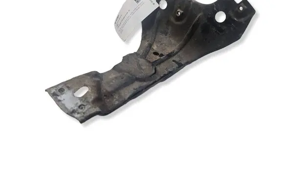 Volkswagen PASSAT CC Fender mounting bracket 3C8821141