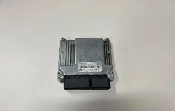 BMW 5 E60 E61 Engine control unit/module 7811700 0281015043