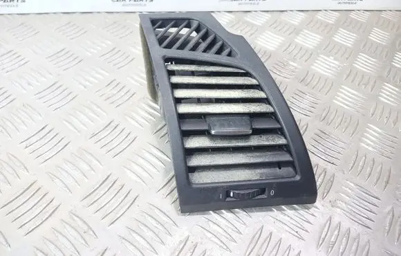 BMW 1 E81 E87 Dashboard side air vent grill/cover trim 7059188