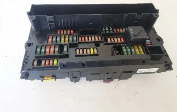 BMW 5 GT F07 Fuse box set 016704871 0-1670487-1d