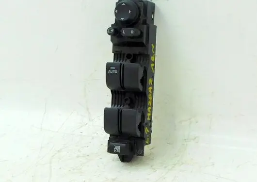 Mazda 3 II Quarter vent window switch BEK666350 194872