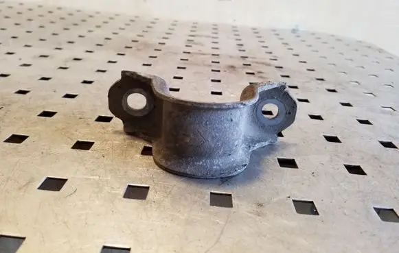 Subaru Outback Sway bar bush bracket, front 