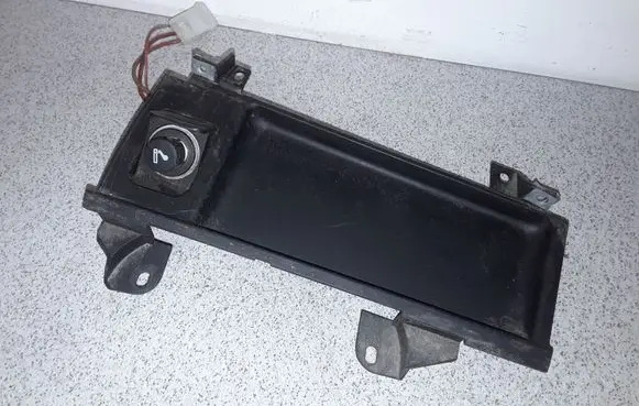 BMW 5 E39 12 V Socket (front) 51168159694 8159694