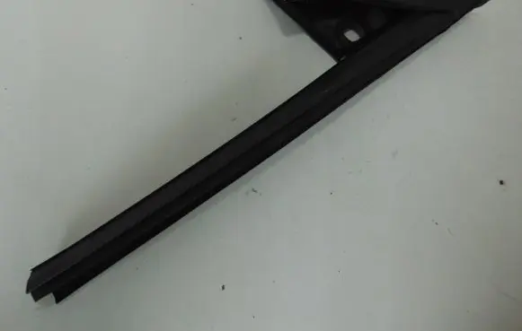 Peugeot RCZ Front door rubber seal YM18501880