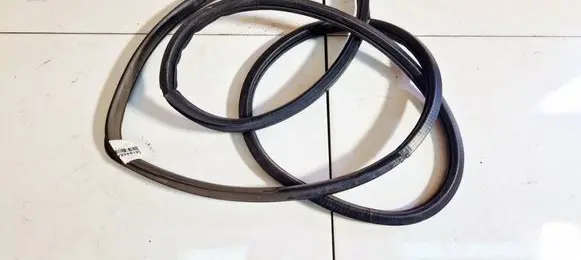 Honda FR-V Rubber seal rear door 