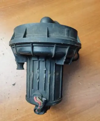 Audi A6 S6 C5 4B Secondary air pump 
