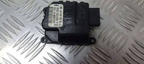 Mercedes-Benz A W169 A/C air flow flap actuator/motor 1698203042