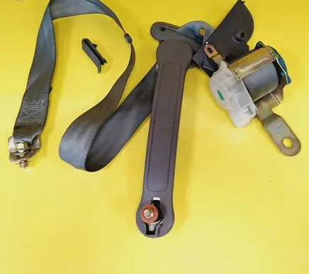 Hyundai Lantra I Rear seatbelt