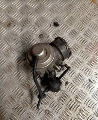Volkswagen Golf IV EGR valve 038129637A