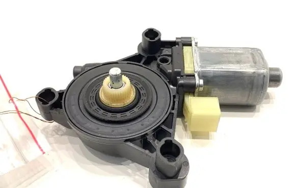 Seat Leon (5F) Front door window regulator motor 