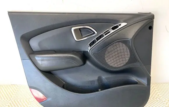 Hyundai ix35 Front door card panel trim
