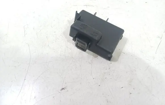 Volvo S60 Fuse box cover 31300188