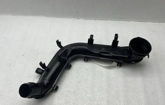 Skoda Kamiq Intercooler hose/pipe 05C145674B