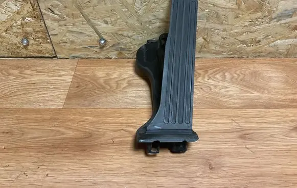 Volkswagen PASSAT B6 Accelerator throttle pedal 1K1721503L