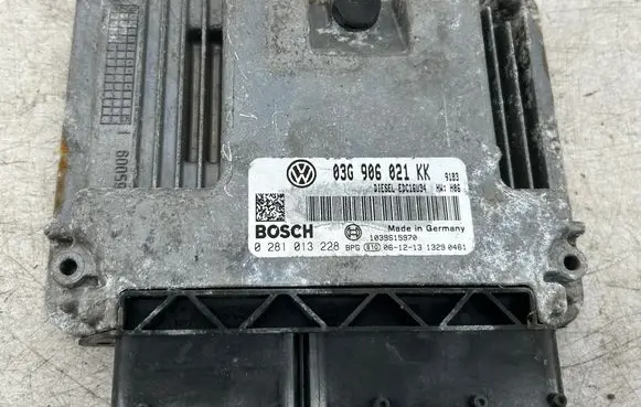 Volkswagen Jetta VI Engine control unit/module 03G906021KK 1039S15970 0281013228