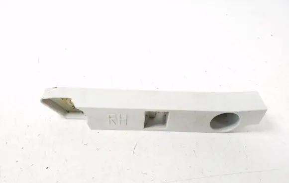 Ford Focus Front bumper mounting bracket 8M5117D958AD