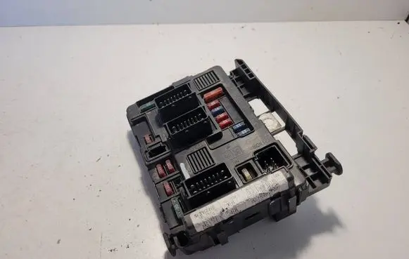 Peugeot 206 BSM Control unit 9643498980
