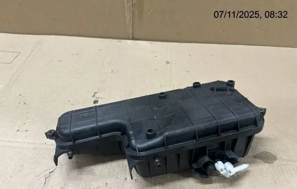 Vacuum air tank